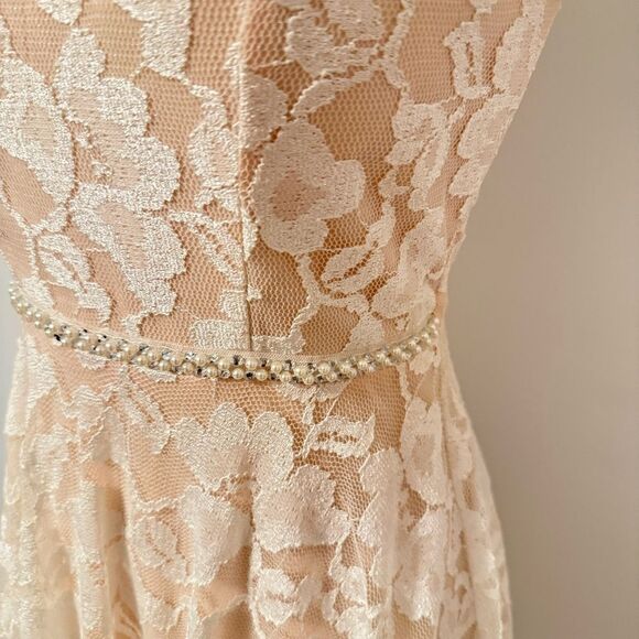 David’s Bridal City Triangle Ivory/Nude Short Lace Dress Bead Embellished Waist - Picture 4 of 11